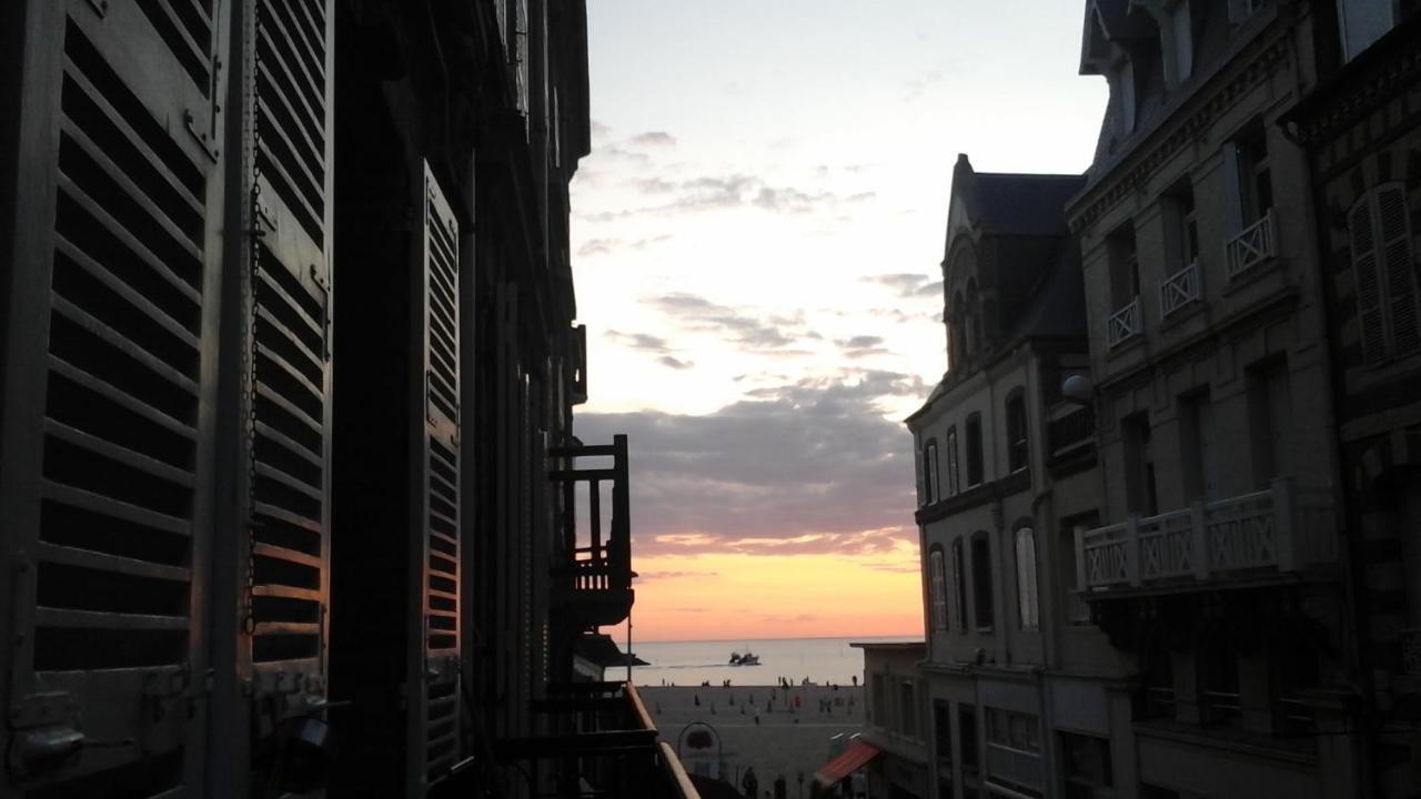 Trouville Centre 2 Pieces Balcon Sur Plage A 30 Metres Apartment Luaran gambar